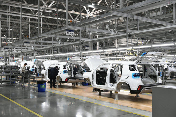 Shaanxi Xianghelixin Automobile Sales Service Co., Ltd. производственная линия производителя